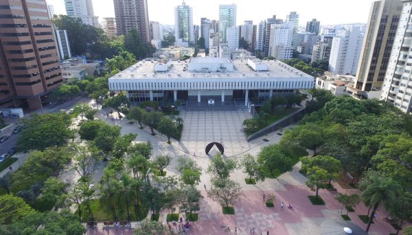 Exames ortopédicos de graça na Praça da Assembleia