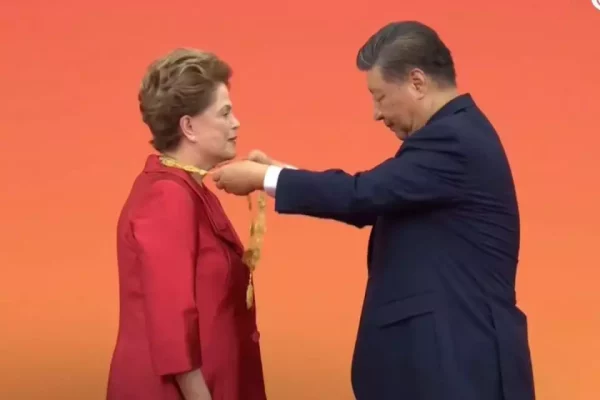 58039705 dilma rousseff recebeu mais alta honraria da china das maos de xi jinping foto reproducao cctv 960x640