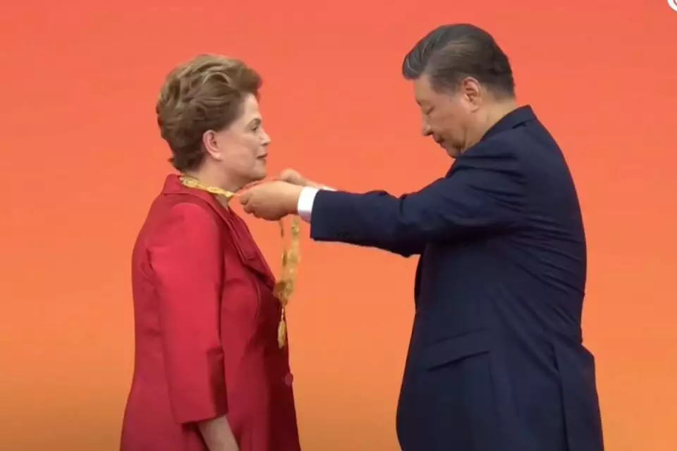 58039705 dilma rousseff recebeu mais alta honraria da china das maos de xi jinping foto reproducao cctv 960x640