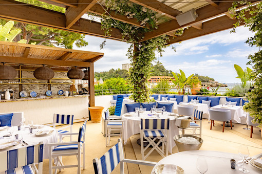 novo restaurante festivo no Monte Carlo Beach inspirado na Grécia