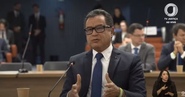 ex comandante da Marinha Almir Garnier