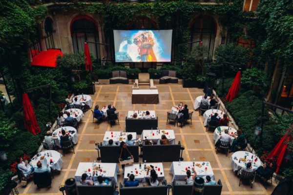 Plaza Cinema Club retorna ao La Cour Jardin no Hotel Plaza Athenée