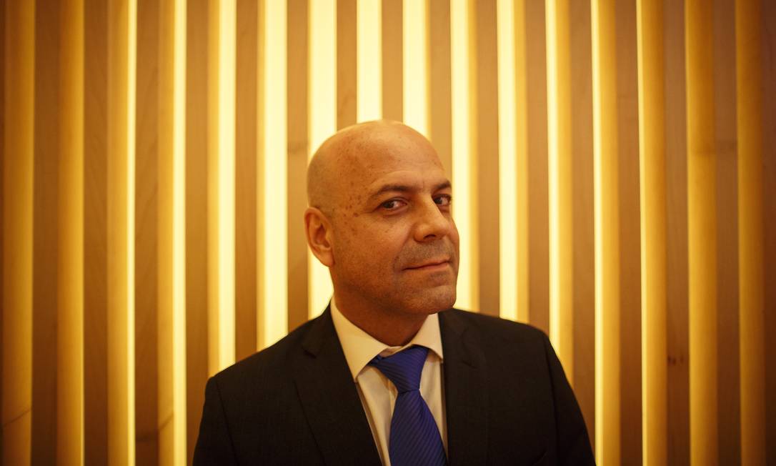 professor Luiz Roberto Guimarães Guilherme