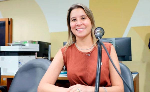deputada Carol Caram