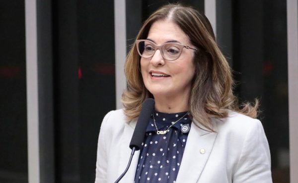 deputada Rogéria Santos