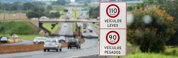 a importancia em se respeitar os limites de velocidade no transito