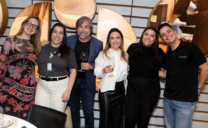 003   Bárbara Nunes, Isabela, Fred Izak , Gabriela Mesquita, Cris Bitencourt, João Victor Barbosa