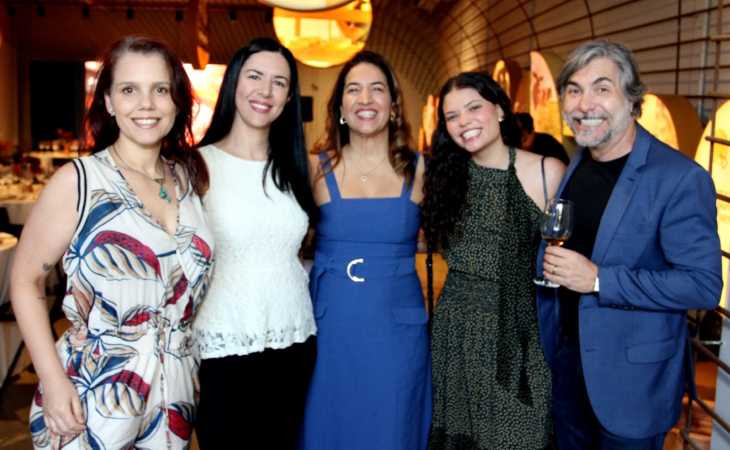 005   Joice Vasconcelos, Cláudia Araújo, Liliane Lima, Maria Eduarda e Fred Izak