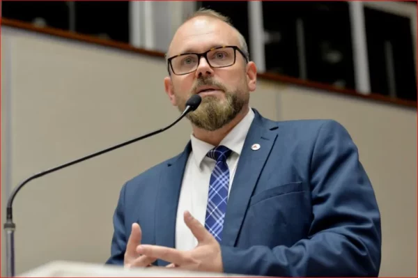 deputado estadual professor cleiton