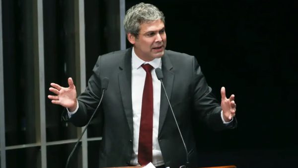 Lindbergh Farias (foto: Fábio Rodrigues Pozzebom Agência Brasil)