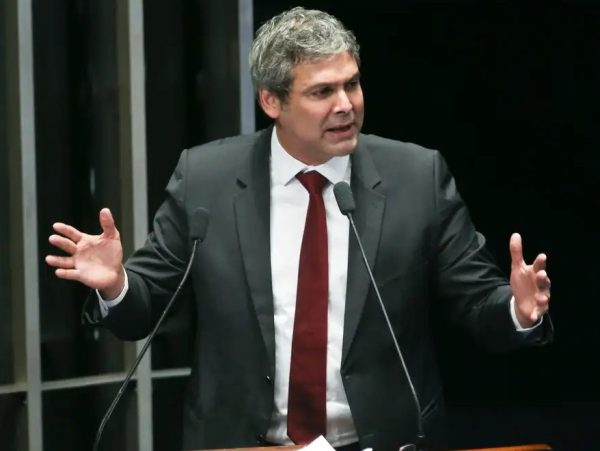 Lindbergh Farias (foto: Fábio Rodrigues Pozzebom Agência Brasil)