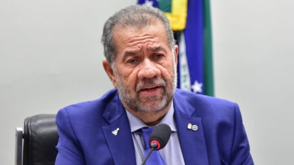 Carlos Lupi (foto: Zeca Ribeiro/Câmara dos Deputados)