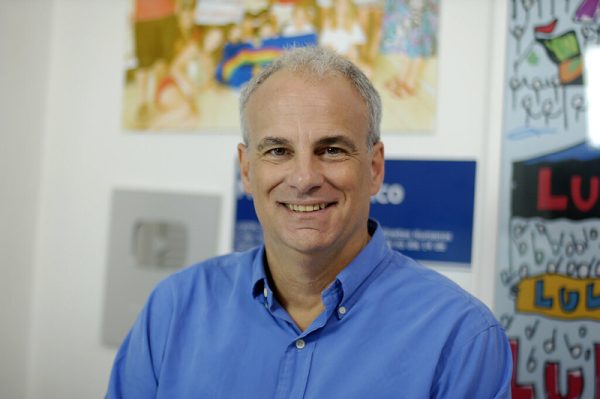 Alberto Carlos Almeida (foto Editora Brasil)