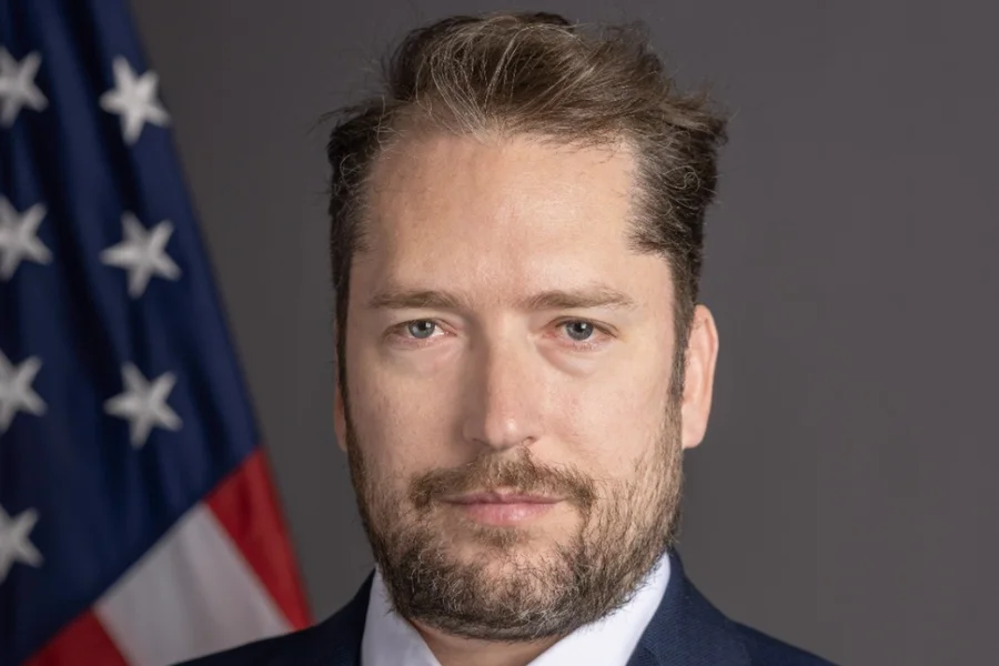 darren beattie (foto divulgação/ Departamento de Estado dos EUA),