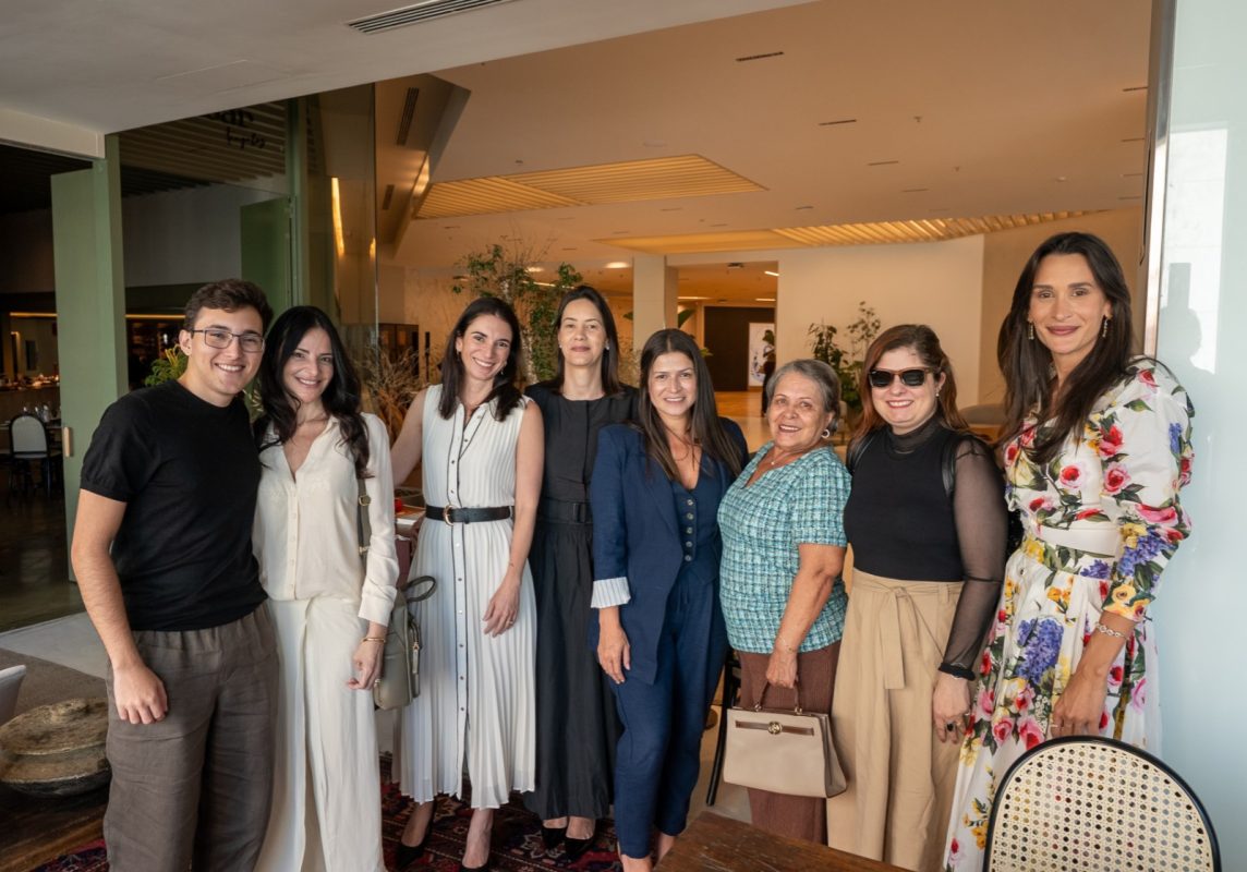 Enzo Arantes, Priscila Arantes, Gabriela Mayrink, Lívia Del Sarto, Larissa Campos, Edna Castro, Ísis Castro e Júlia Dunley. Crédito: Diego Vilaça