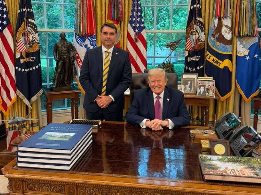 Trump e Flavio Bolsonaro (foto divulgação FB)