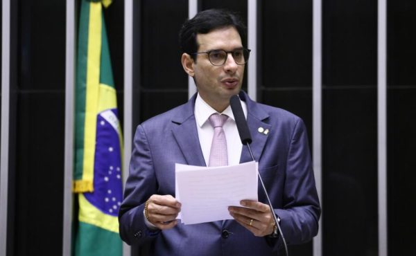Léo Prates (foto: Vinícius Loures/Câmara dos Deputados)