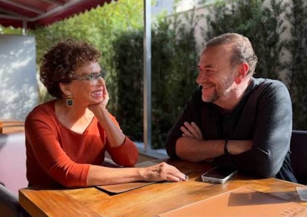 Marília Campos PT aumenta a pressão para que Marília dispute o governo de Minas Edinho Silva vai se reunir no domingo (28), em Belo Horizonte, com a ex-prefeita de Contagem, Marília Campos (PT). O presidente nacional do Partido dos Trabalhadores tem como missão convencer Marília a desistir da disputa a uma vaga no Senado pelo governo de Minas. O presidente Lula também quer conversar com Marília e se dispôs a abrir um espaço na sua agenda para falar com ela. Mas Marília está resistente e considera um equívoco o PT lançar candidatura própria, por entender que a esquerda sairá dividida. Além disso, o seu objetivo é o Senado e trabalhava para ser a única candidata do presidente Lula no estado para a vaga.