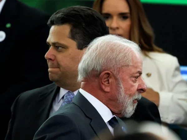 Lula e Davi Alcolumbre (foto: Sergio Lima)