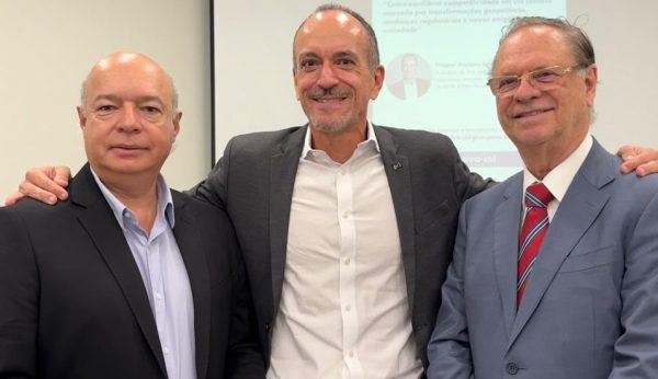 Sérgio Frade, Wagner Mariano e Cledorvino Belini( foto divulgação ACMinas)