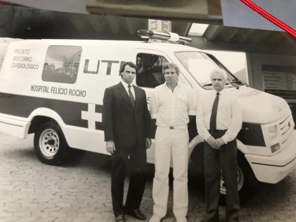 (Na foto José Eduardo Lana Vale, Marcos Andrade e o Armando Zoni na época gerente da Automax)