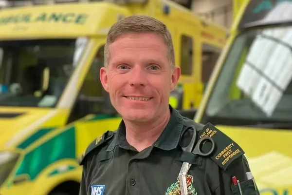 Rhys Hibbert (EEAST/Reprodução),