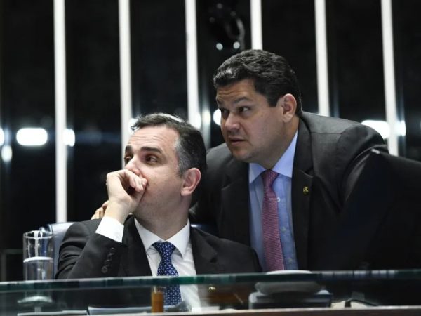Rodrigo Pacheco e Davi Alcolumbre (Foto: Roque de Sá/Agência Senado)