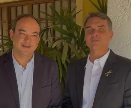 ROSCOE E FLAVIO BOLSONARO.jpg