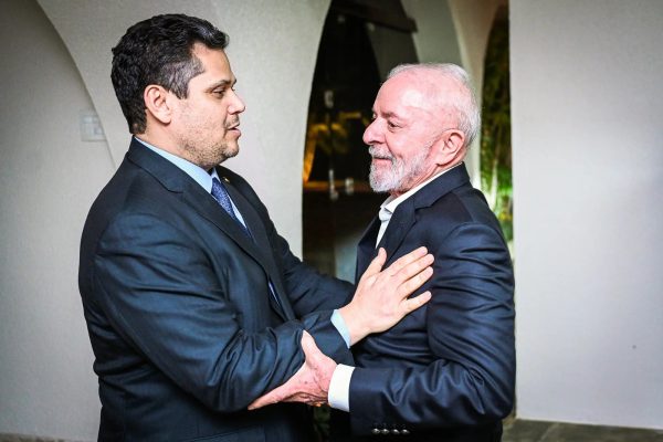 Lula e Alcolumbre (Foto: Pedro Gontijo/Agência Senado)