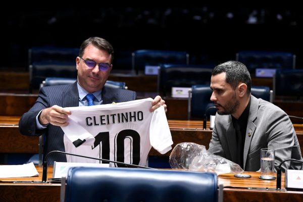 Flávio e Cleitinho (foto: Jefferson Rudy/Agência Senado)