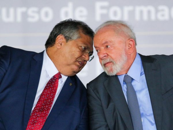 Lula e Dino (Foto: Fábio Rodrigues-Pozzebom/Agência Brasil)