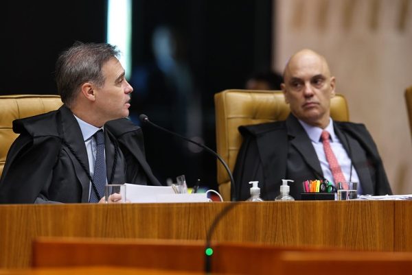 André Mendonça e Alexandre (Foto: Alejandro Zambrana/STF)