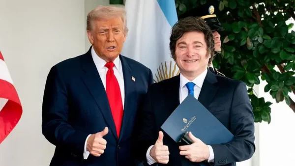 Trump e Milei (Foto reprodução Bloomberg via Getty Images)