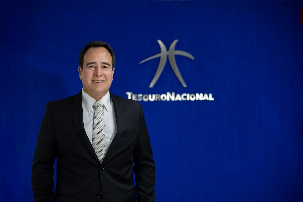 Orçamentária, publicado pela Secretaria do Tesouro Nacional, comandado por Daniel Leal (foto reprodução PR),