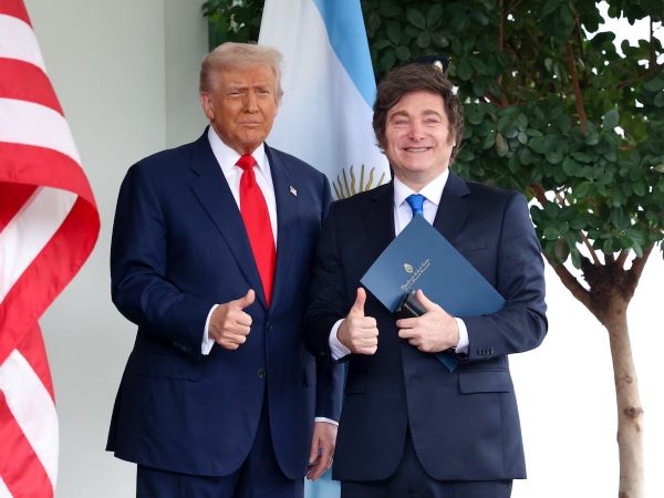 Trump e Milei (Foto: Reprodução: Bloomberg via Getty Images)
